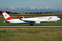 OE-LAZ @ LOWW - A few seconds after touchdown 34