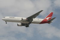 VH-OGP @ YSSY - descending to rwy 16L