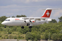 HB-IXW @ ELLX - short final RW24