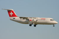 HB-IXR @ ELLX - short final RW24