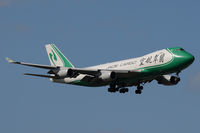 B-2439 @ VIE - Boeing 747-4EVF/ER/SCD - by Juergen Postl
