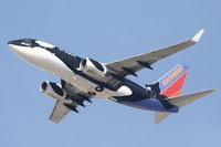 N715SW @ KLAX - Southwest Boeing 737-7H4, N715SW Shamu departing 25R KLAX. - by Mark Kalfas