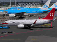 HB-JJA @ EHAM - PrivateAir leaving stand