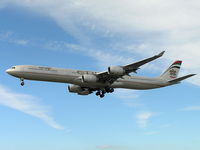 A6-EHE @ EGLL - Ethiad on approach