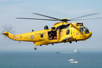 ZH540 - ZH540 - RAF Westland Sea King HAR3A of 22 sqdn based at RAF Wattisham is seen during its display at the 2005 Thannet Air Show, Kent UK.