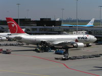 N860NW @ EHAM - NWA on stand