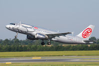 OE-LEO @ VIE - flyniki Airbus A320-214