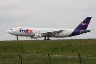 N723FD @ LFPG - on landing at CDG - by juju777
