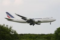 F-GIUC @ LFPG - on landing at CDG - by juju777