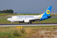 UR-GAW @ VIE - Ukraine International Airlines Boeing 737
