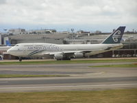 ZK-NBU @ EGLL - ANZ going to stand - by Robert Kearney