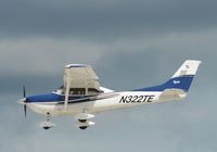 N322TE @ KOSH - Cessna 182