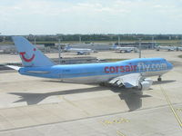 F-HSEA @ LFPO - Corsair going to r/w
