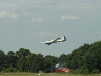 PH-995 - touch and go on Hilversum airfield - by Conrad Slot