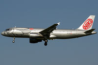 OE-LEE @ VIE - NIKI Airbus A320-214 - by Joker767