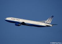 N772UA @ IAD - The white livery picks up the low sun quite brightly - by Paul Perry