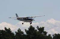 N2012Y @ MGN - Landing RWY 28
