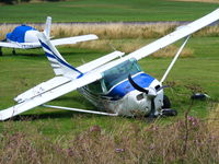 G-BSUE photo, click to enlarge G-BSUE photo, click to enlarge