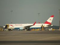 OE-LAE @ LOWW - Austrian Airlins