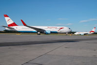 OE-LAX @ VIE - Austrian Airlines Boeing 767-300