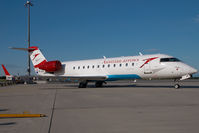 OE-LCH @ VIE - Austrian Arrows Regionaljet