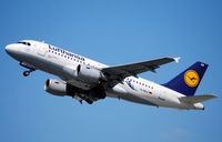 D-AILU @ LOWW - Lufthansa Airbus A319 Verden