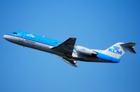 PH-KZU @ LOWW - KLM cityhopper Fokker 70