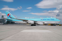 HL7605 @ VIE - Korean Air Boeing 747-400