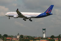 OO-SFN @ EBBR - arrival of flight SN1206 to RWY 25L