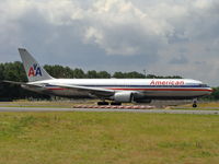 N398AN @ LFPG - American 767 taxiing to the gate