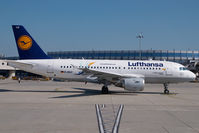 D-AILU @ VIE - lufthansa airbus 319