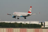 OE-LBR @ EBBR - flight OS351 is descending to rwy 25L