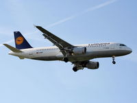 D-AIPP @ EGLL - Lufthansa - by Chris Hall
