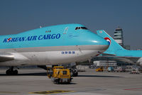 HL7437 @ VIE - Korean Air Cargo Boeing 747-400