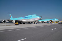 HL7437 @ VIE - Korean Air Cargo Boeing 747-400