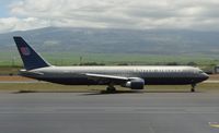 N669UA @ PHOG - United Airlines Boeing 767-300 - by Kreg Anderson
