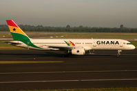 G-STRZ @ DUS - visitor - by Wolfgang Zilske