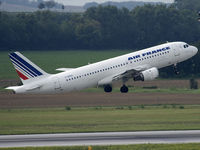 F-GFKA @ VIE - Note that the -100 A 320 has no winglets!