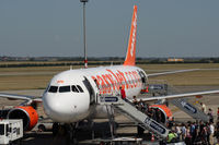 G-EZNM @ BUD - Airbus A319-111 - by Juergen Postl