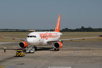 G-EZNM @ BUD - Airbus A319-111 - by Juergen Postl