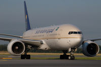 HZ-AKK @ VIE - Saudia Boeing 777-200