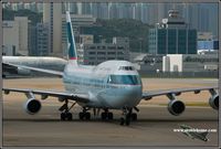 B-HOW @ VHHH - Cathay Pacific - by Michel Teiten ( www.mablehome.com )