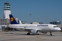 D-AILU @ VIE - lufthansa airbus 319