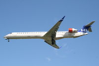 OY-KFF @ EBBR - flight SK593 is descending to rwy 25R