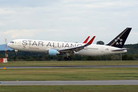 OE-LAY @ LOWW - Austrian Airlines - by Dominik Wustinger