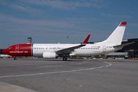 LN-NOM @ VIE - Norwegian Boeing 737-800