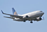 N14604 @ KORD - Continental Airlines Boeing 737-524, N14604 on approach RWY 10 KORD - by Mark Kalfas