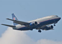 N328UA @ KORD - United Airlines Boeing 737-322, N328UA RWY 10 approach KORD - by Mark Kalfas