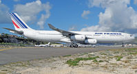 F-GLZN @ SXM - .