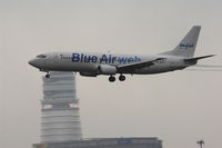 YR-BAD @ VIE - Probably the first visit of a Blue Air 737 at VIE - arriving as JOR 153 from Bucharest - by P. Radosta - www.austrianwings.info